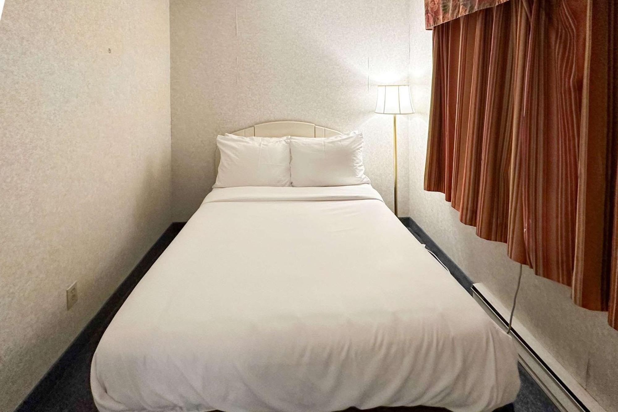 Rodeway Inn วู้ดสต็อค ภายนอก รูปภาพ
